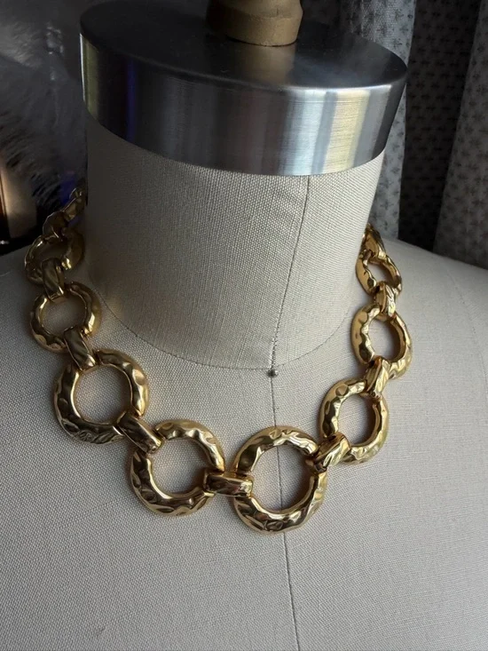 Vintage | Hammered Chunky Textured Gold Link Circle Statement 17.5” Necklace - Picture 7 of 13